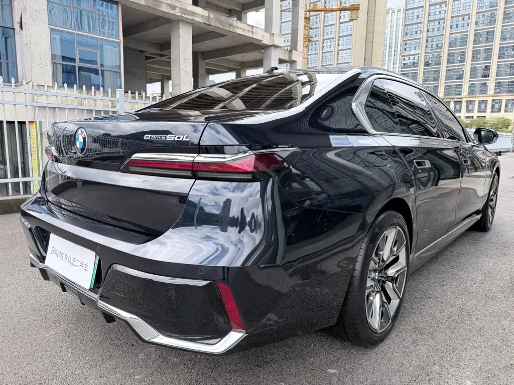 BMW i7 — миниатюра 10