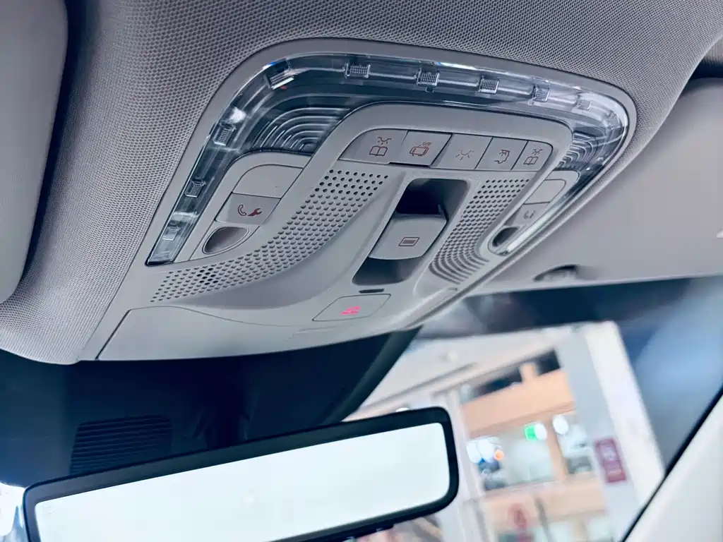 MERCEDES-BENZ V CLASS