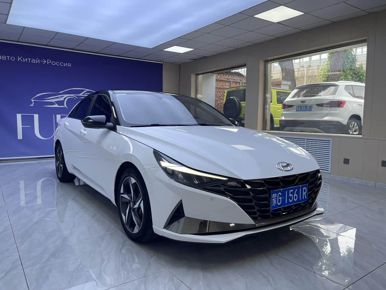 Hyundai Elantra 1.5 л 2023 г. Белый, пробег 45000 км