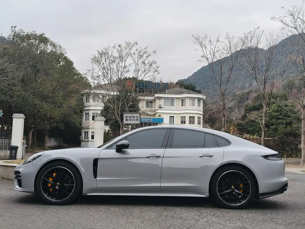 PORSCHE PANAMERA
