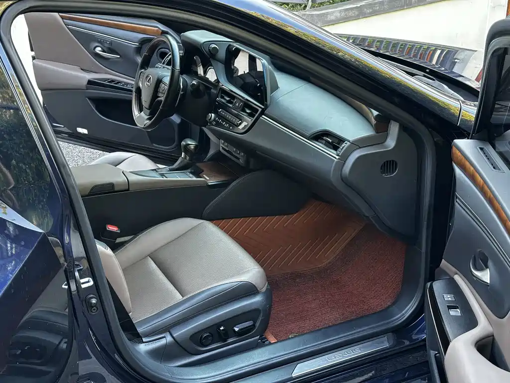 Lexus ES — миниатюра 10