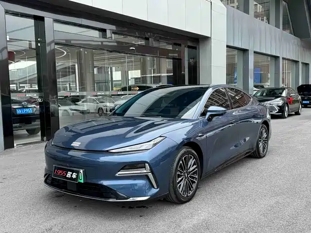 2025 Geely Galaxy Xingyao 8
