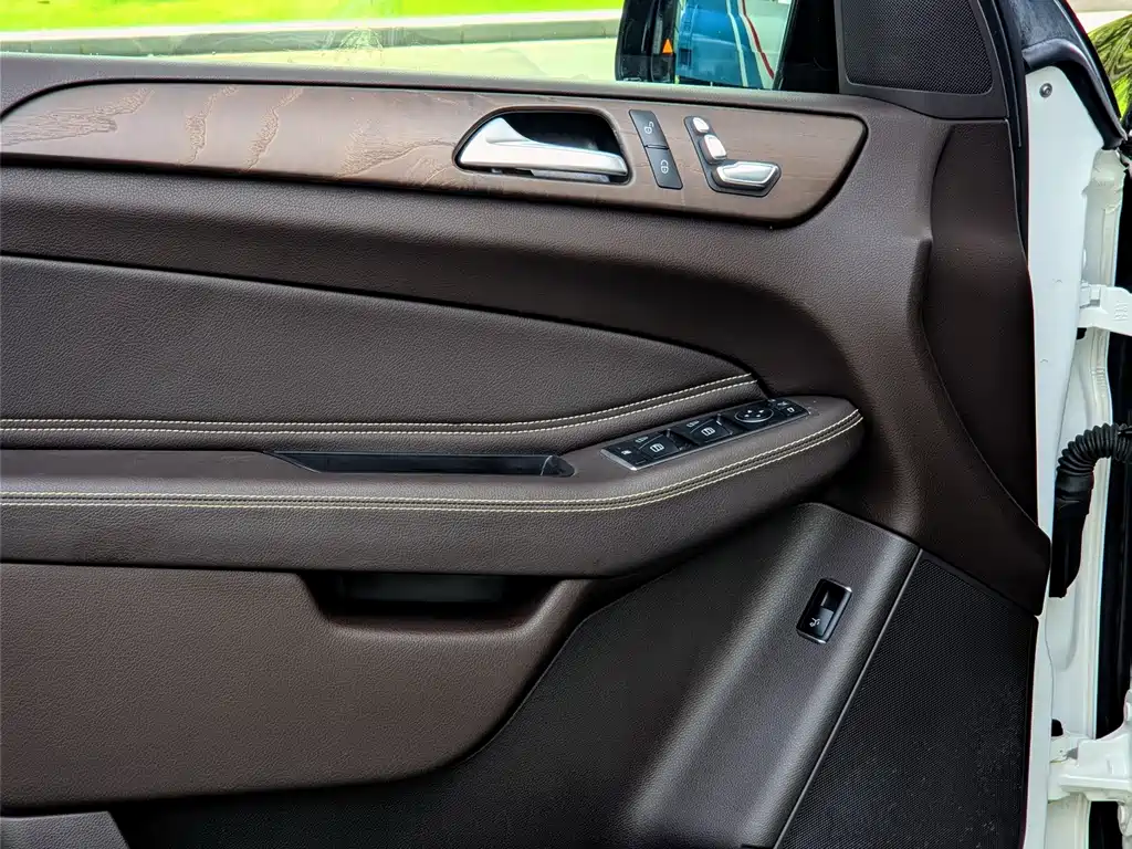 Mercedes-Benz GLE (Import) — миниатюра 8