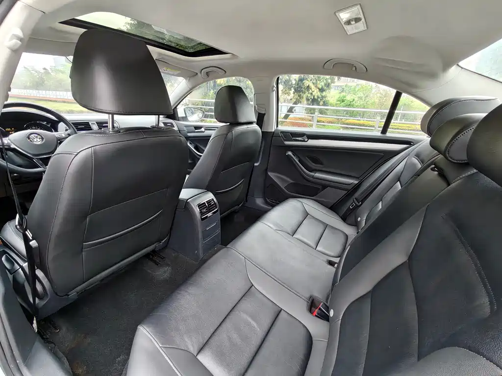 Volkswagen Sagitar 2018 1.6L AT Comfort