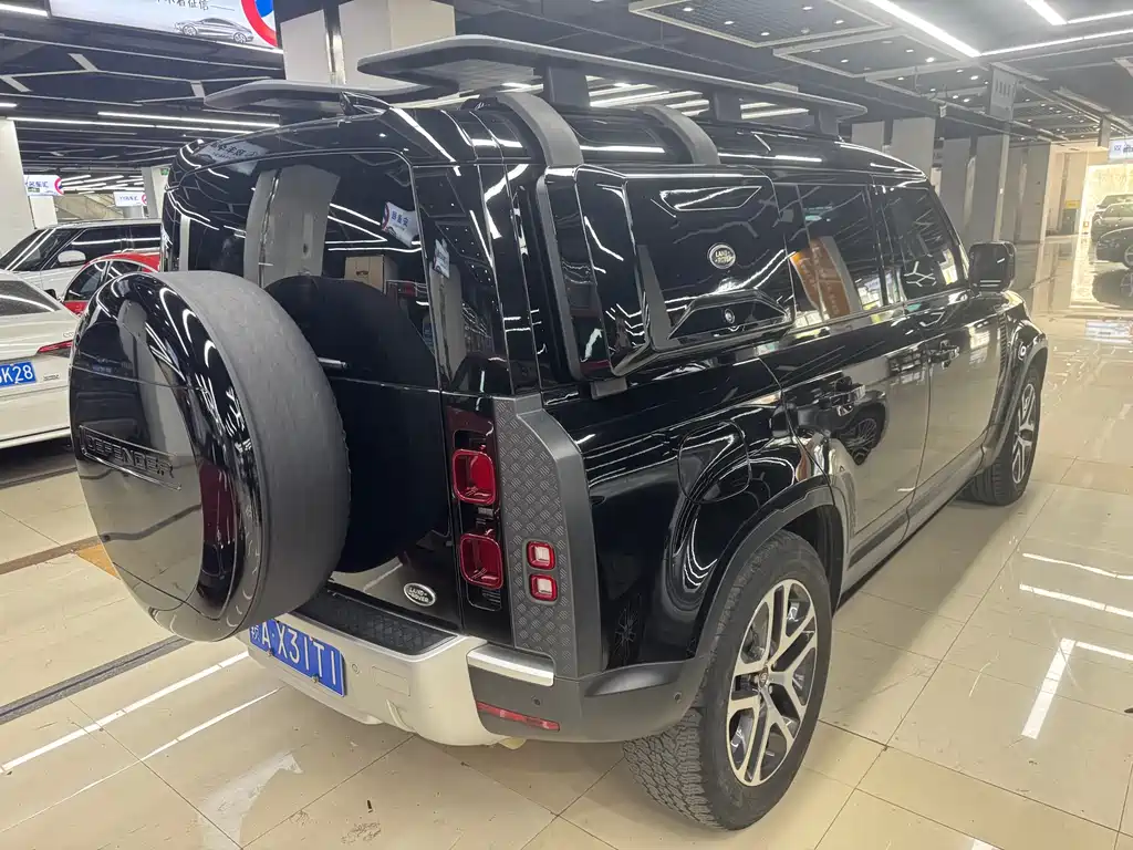 LAND ROVER DEFENDER