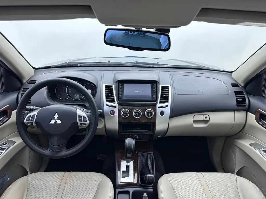 Mitsubishi Pajero Sport — миниатюра 15
