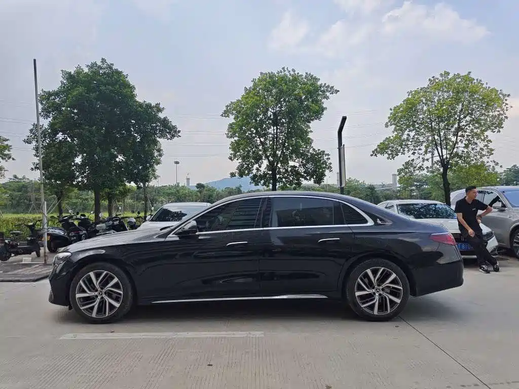 Mercedes-Benz E-Class — миниатюра 3