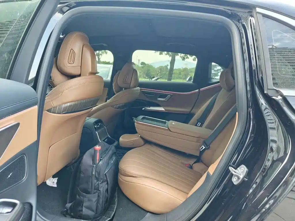 Mercedes-Benz E-Class — миниатюра 7