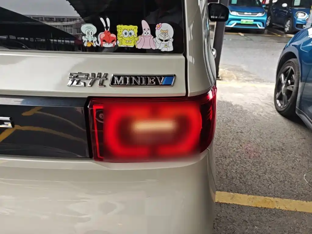 Wuling MINIEV — миниатюра 8