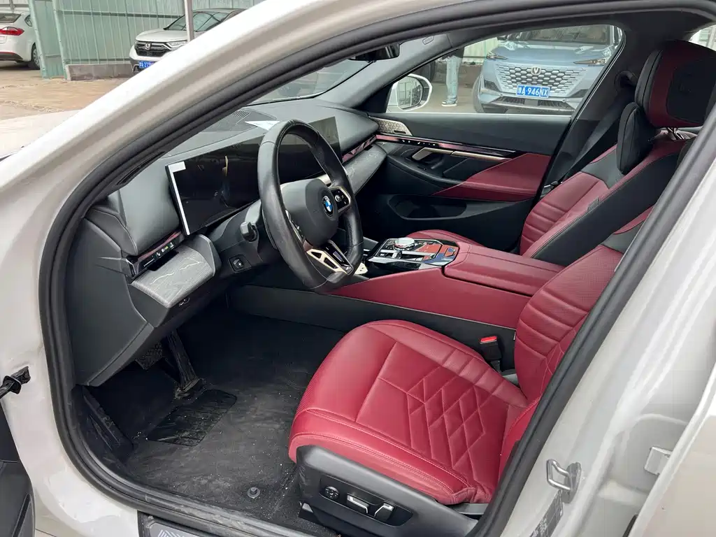 BMW 5 Series — миниатюра 7