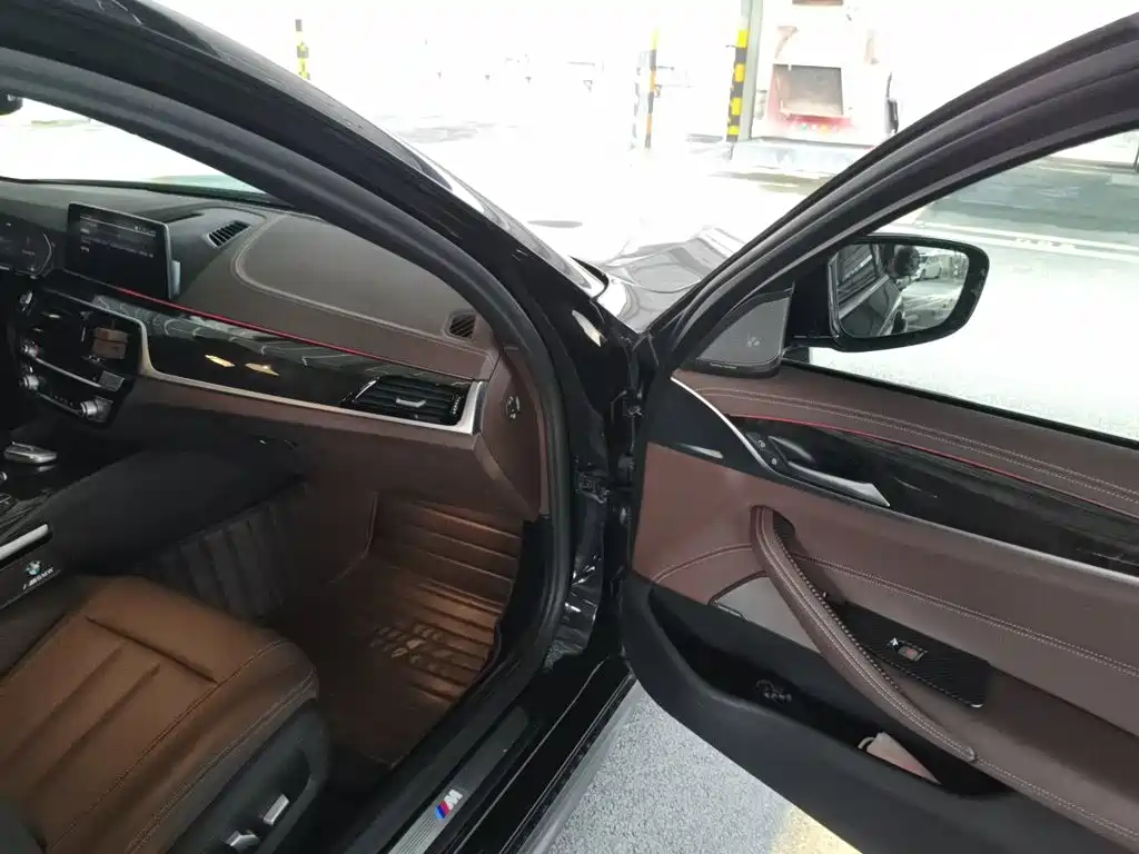 BMW 5 Series — миниатюра 18