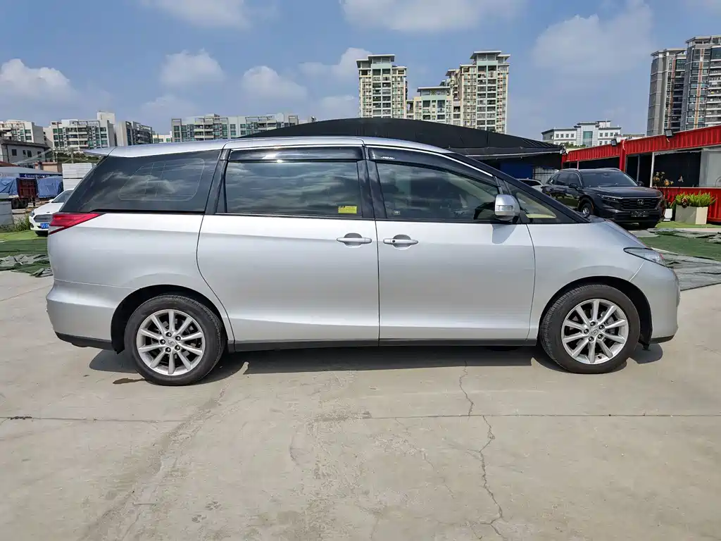 Toyota Previa — миниатюра 8