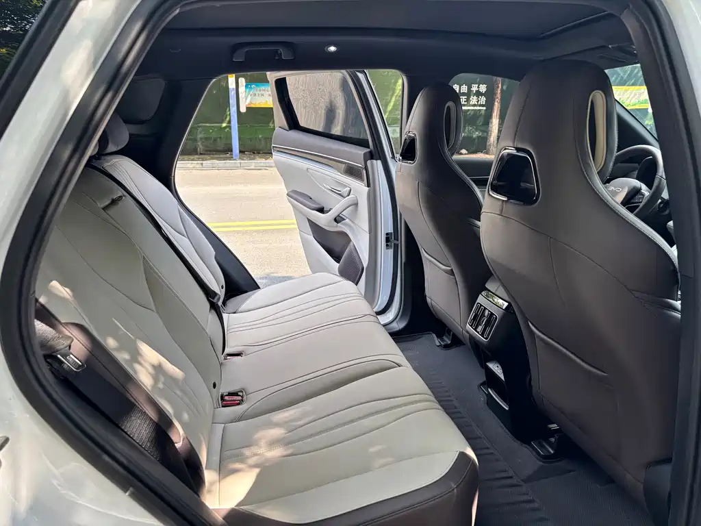 BYD PLUS New Energy — миниатюра 23