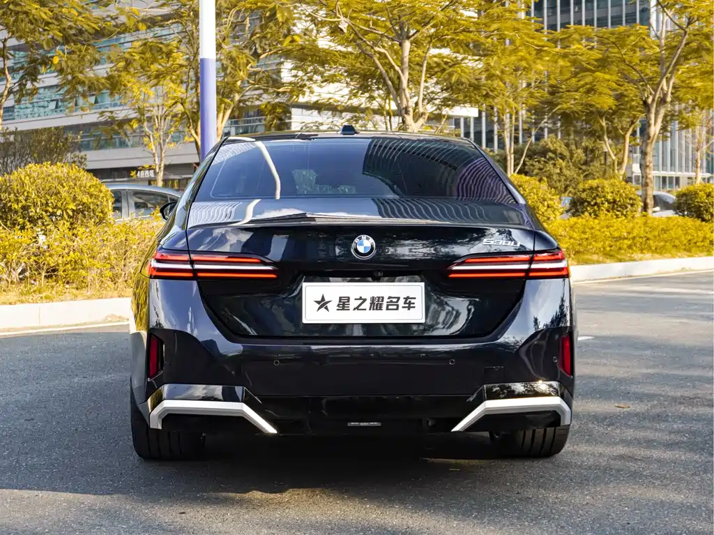 BMW 5 Series — миниатюра 7