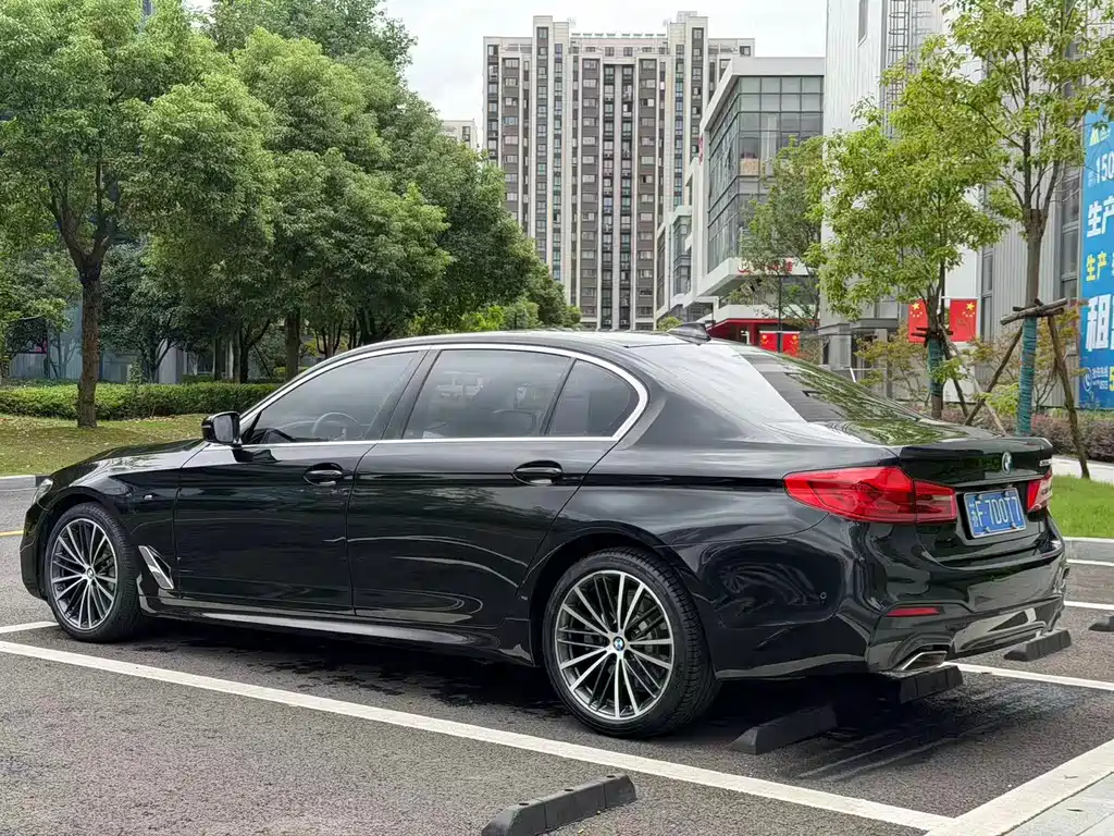 BMW 5 Series — миниатюра 9