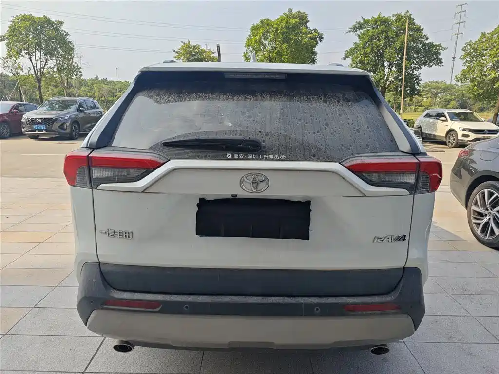 Toyota RAV4 — миниатюра 5