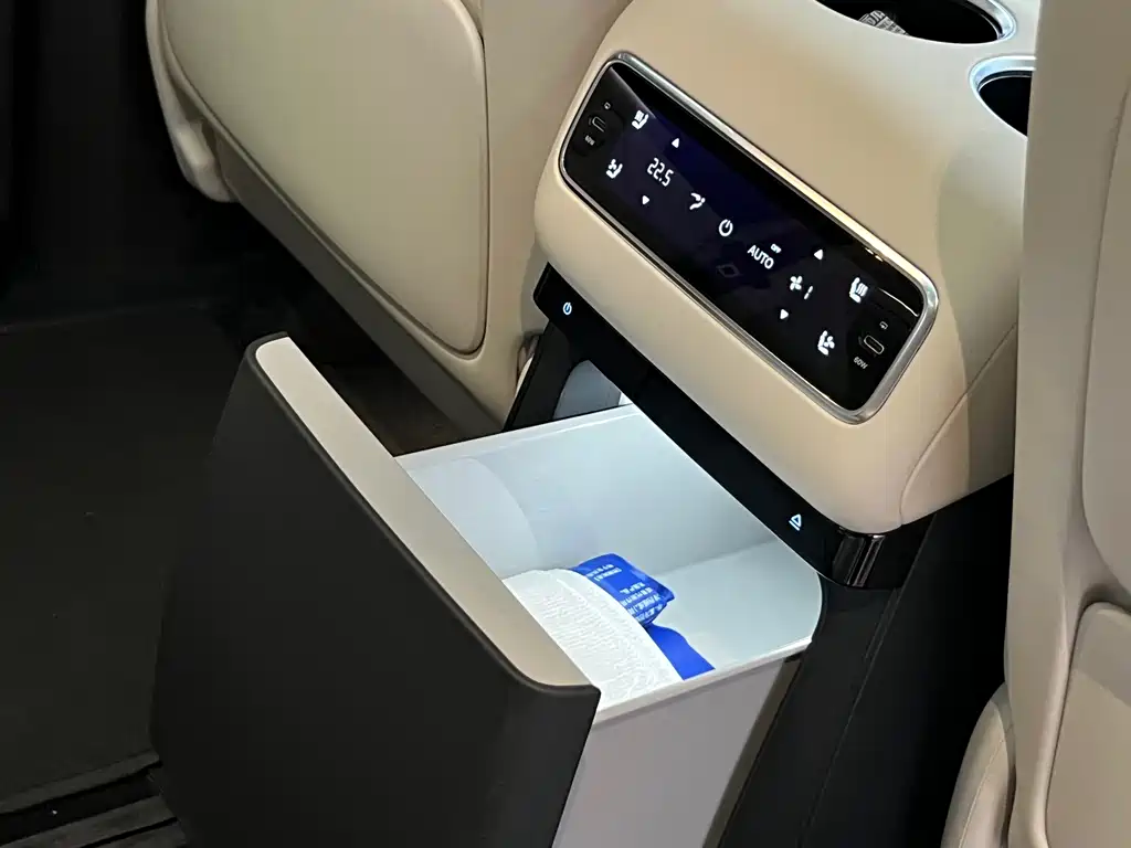 Li Auto Li MEGA — миниатюра 17