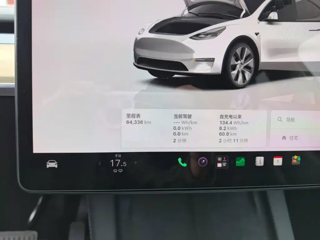 Tesla Model Y — миниатюра 12