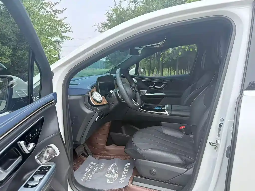 Mercedes-Benz EQE SUV — миниатюра 4