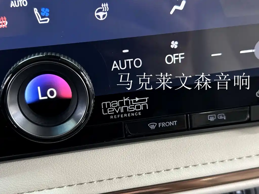 Lexus LM — миниатюра 24