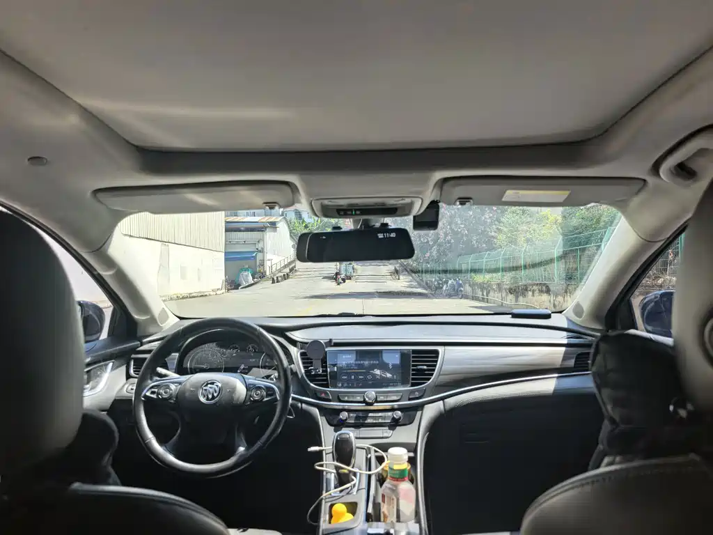 Buick LaCrosse — миниатюра 10