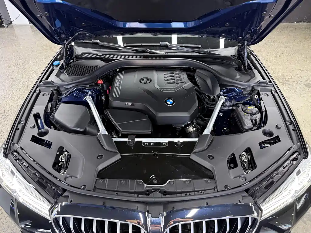 BMW 5 Series — миниатюра 22