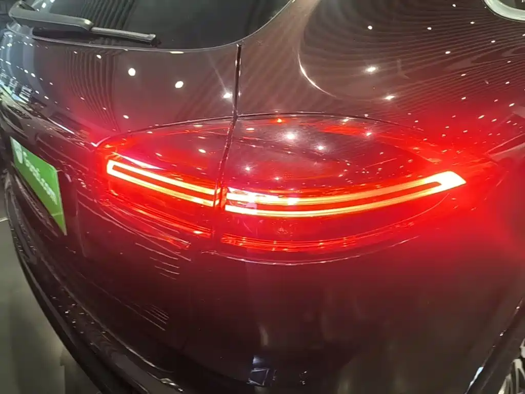 Porsche Cayenne — миниатюра 8