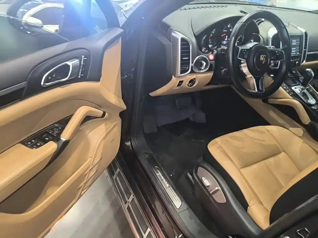 Porsche Cayenne — миниатюра 16