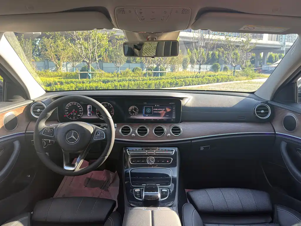 Mercedes-Benz E-Class — миниатюра 16