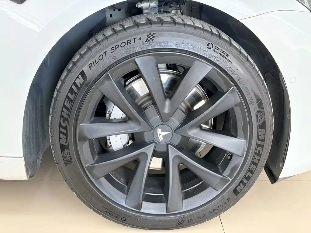 Tesla Model 3 — миниатюра 16