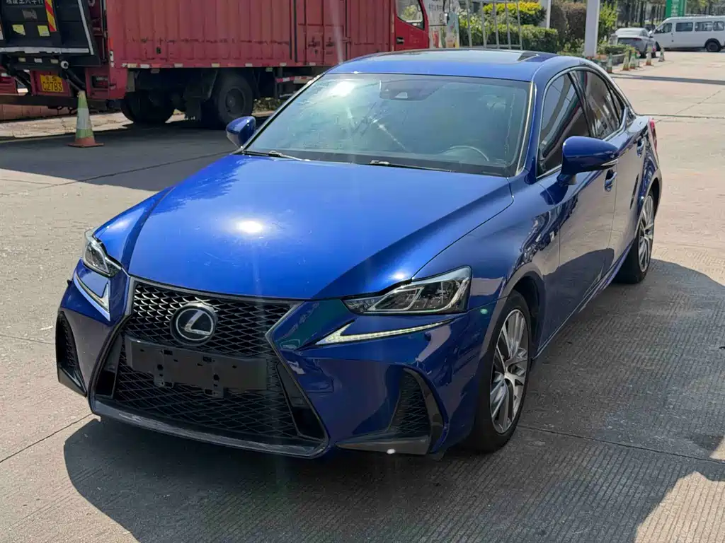 Lexus IS