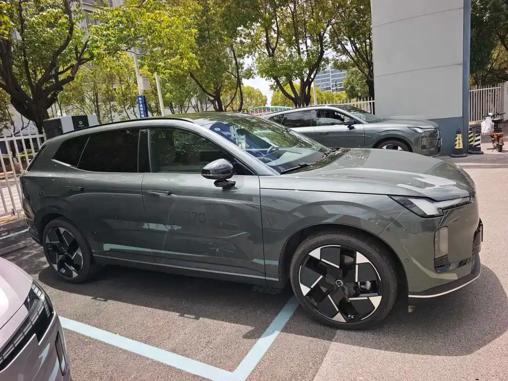 Volvo гибрид Volvo XC70 plug-in — миниатюра 4
