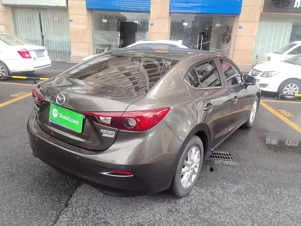 Mazda Mazda3 3 2016 1.5L AT Luxury