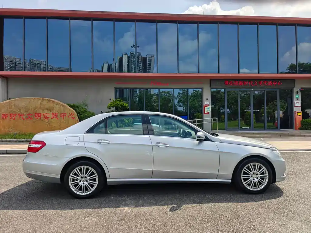 Mercedes-Benz E-Class (Import) — миниатюра 4