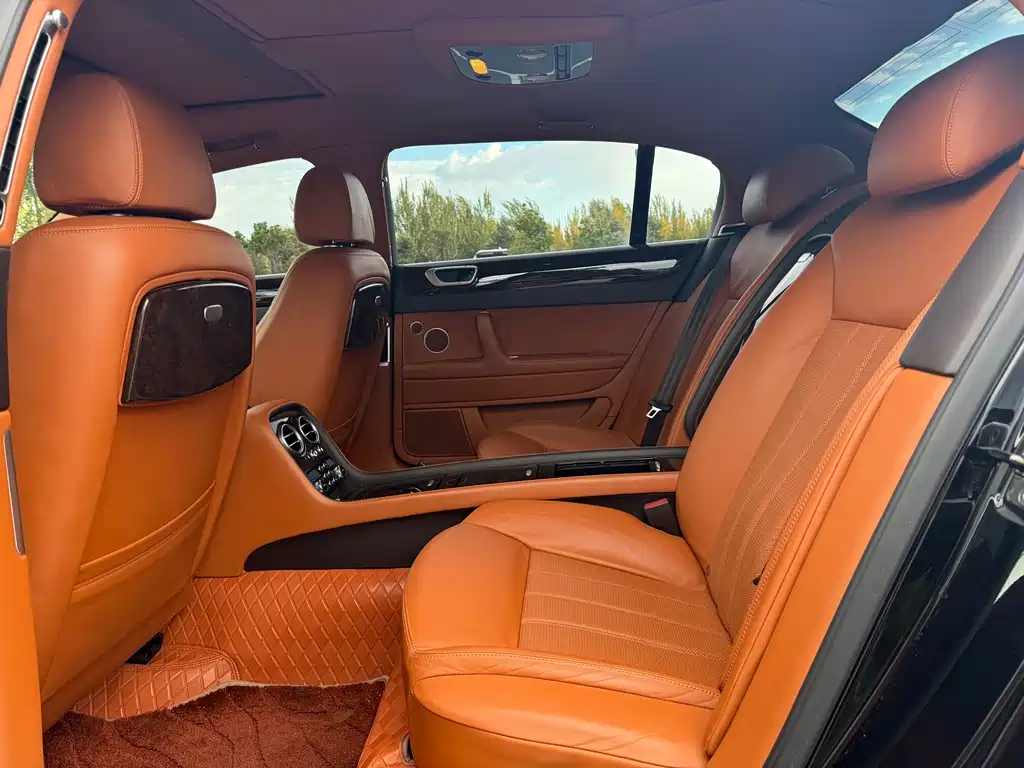 Bentley Flying Spur — миниатюра 9