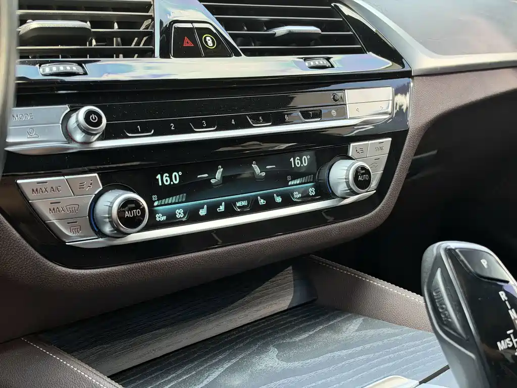 BMW 5 Series — миниатюра 18