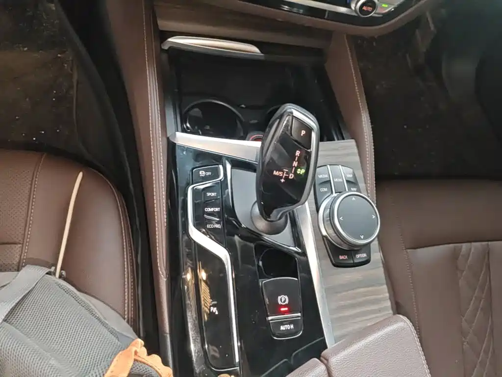 BMW 5 Series — миниатюра 14