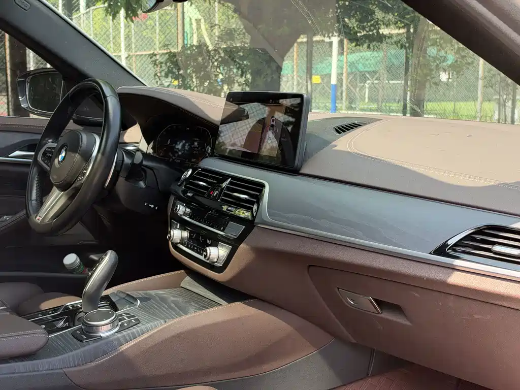 BMW 5 Series — миниатюра 14