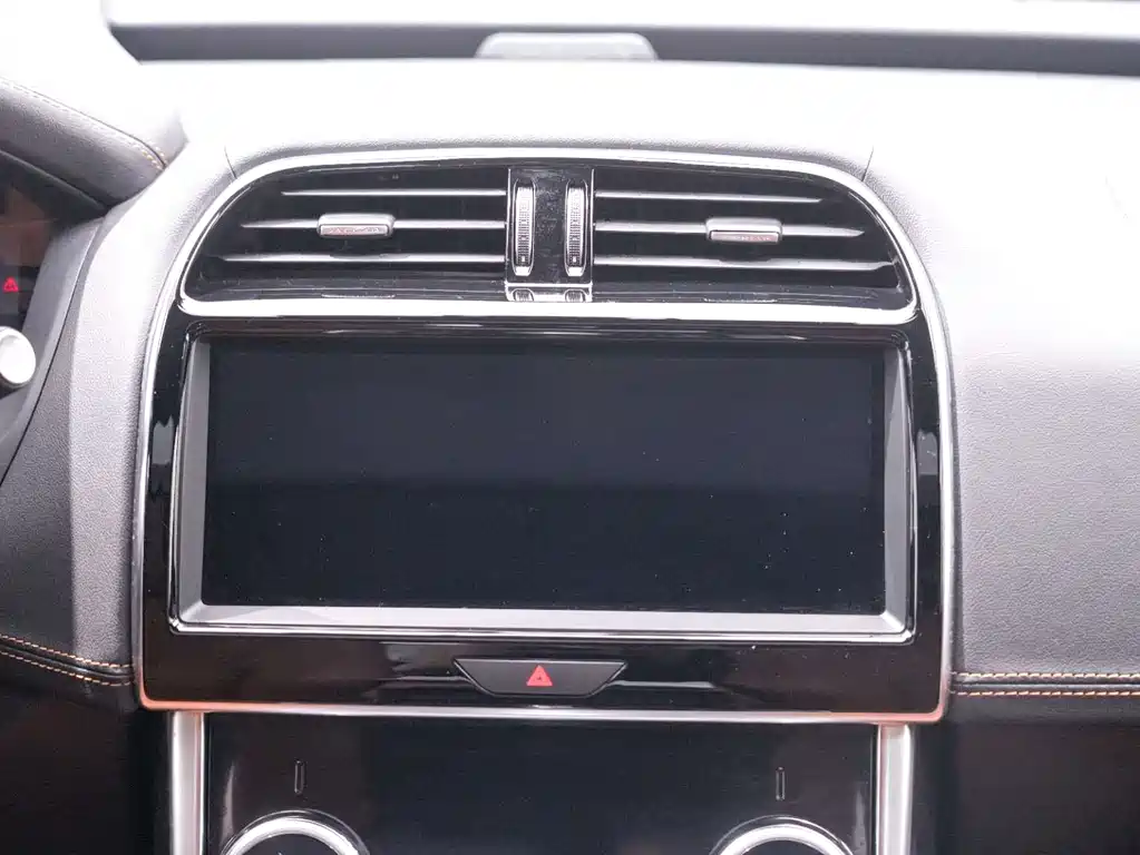 Jaguar XEL — миниатюра 19
