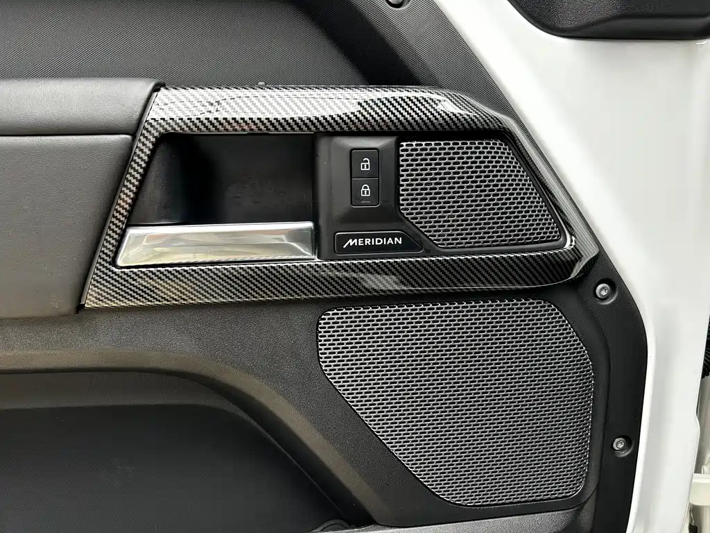 Land Rover Defender — миниатюра 7