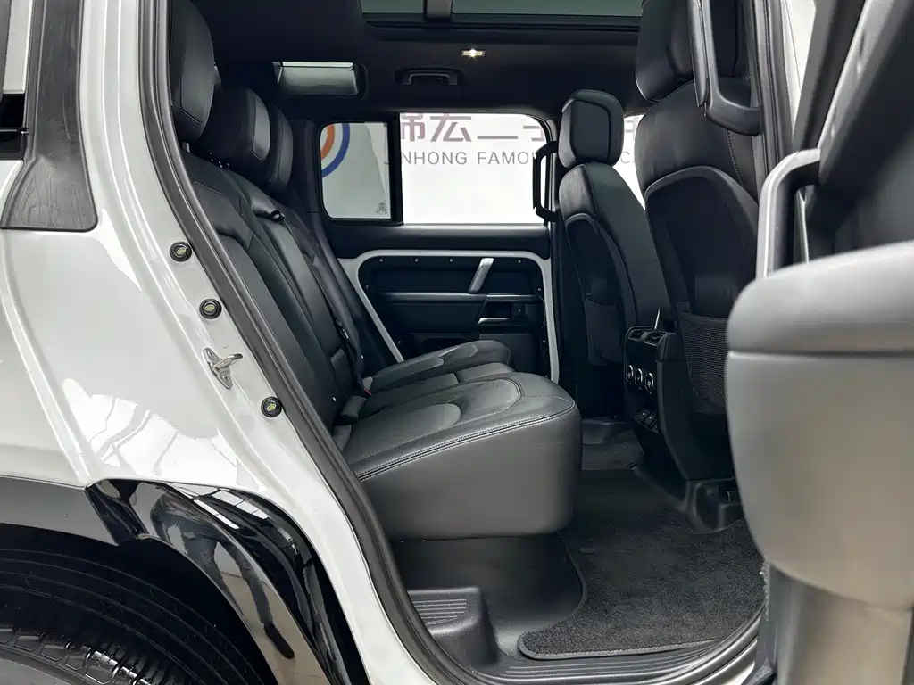 Land Rover Defender — миниатюра 23