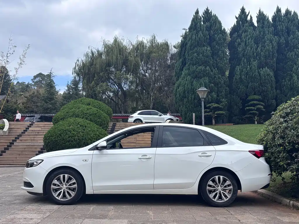 Buick Excelle — миниатюра 8