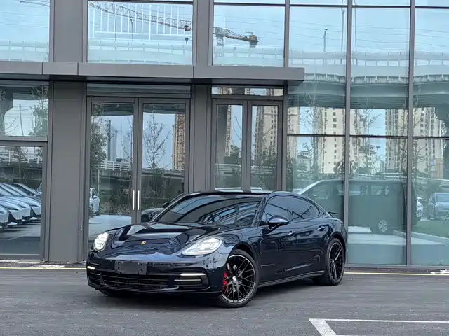 PORSCHE PANAMERA 2018
