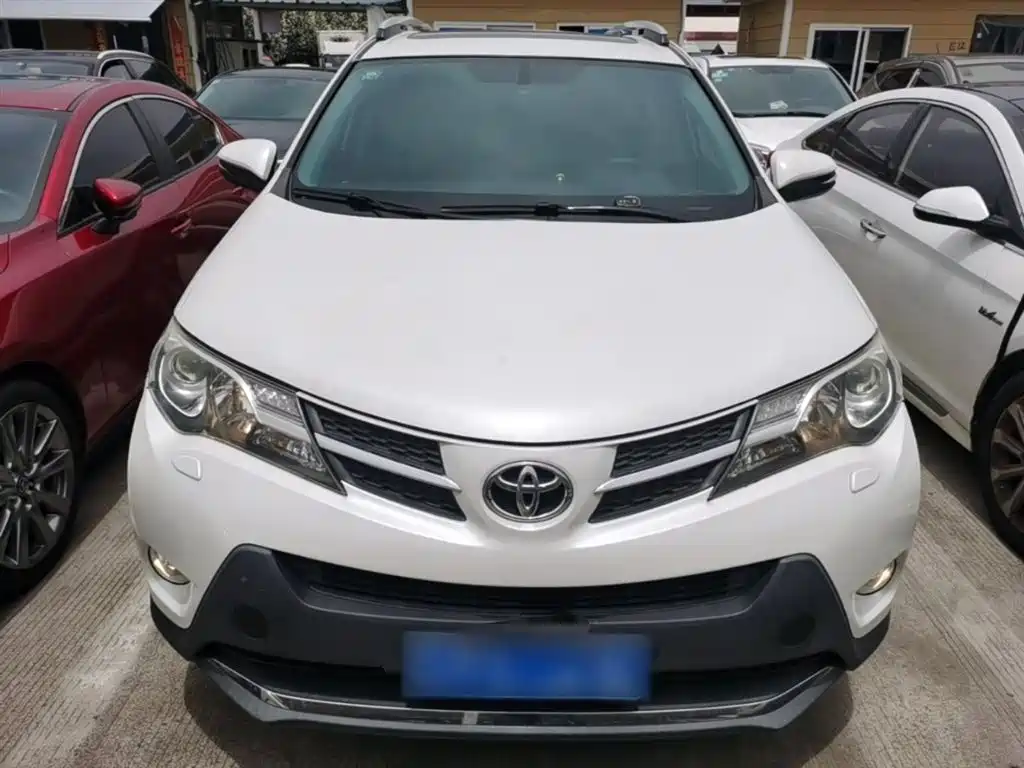 Toyota RAV4 2015 2.5L AT Luxury