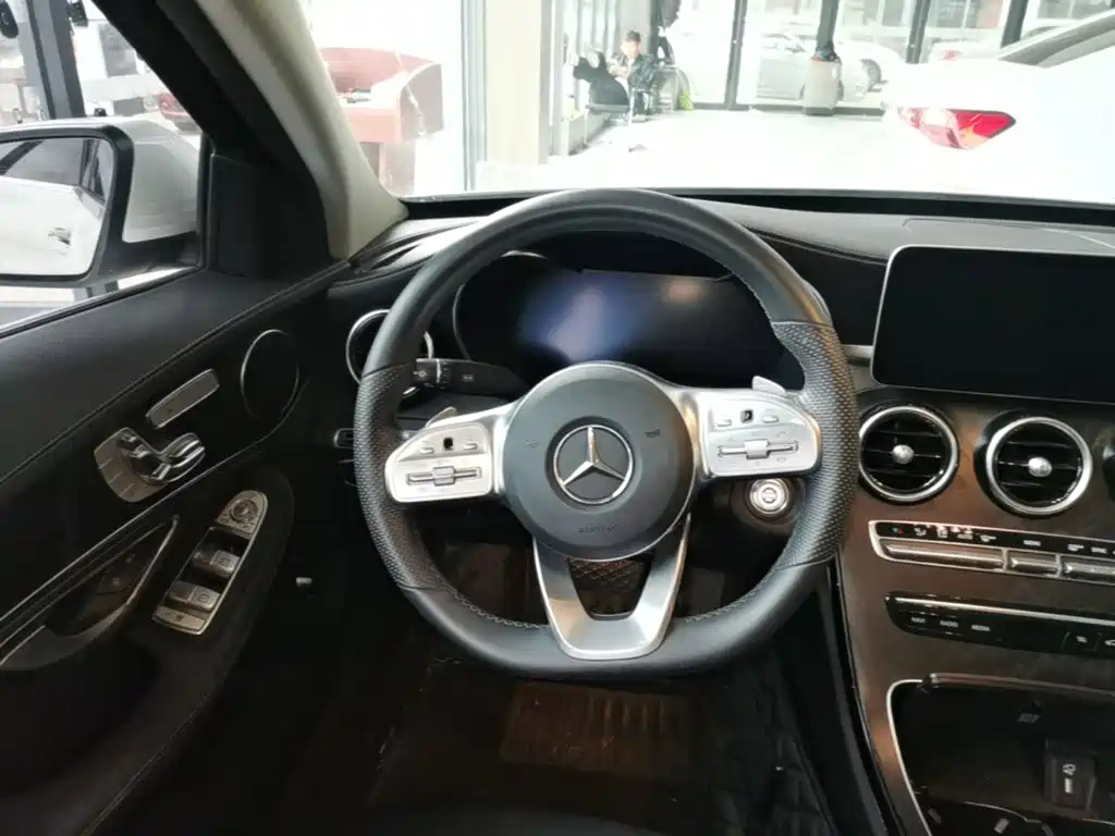 Mercedes-Benz C-Class — миниатюра 11