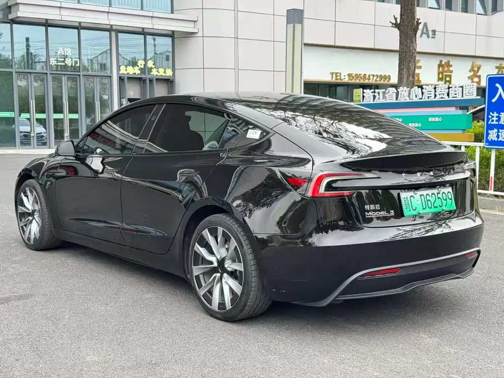 Tesla Model 3 — миниатюра 8