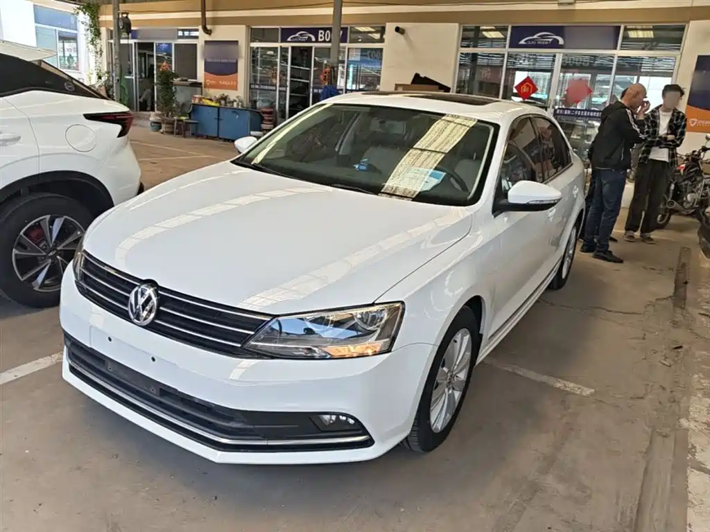 Volkswagen Sagitar 2016