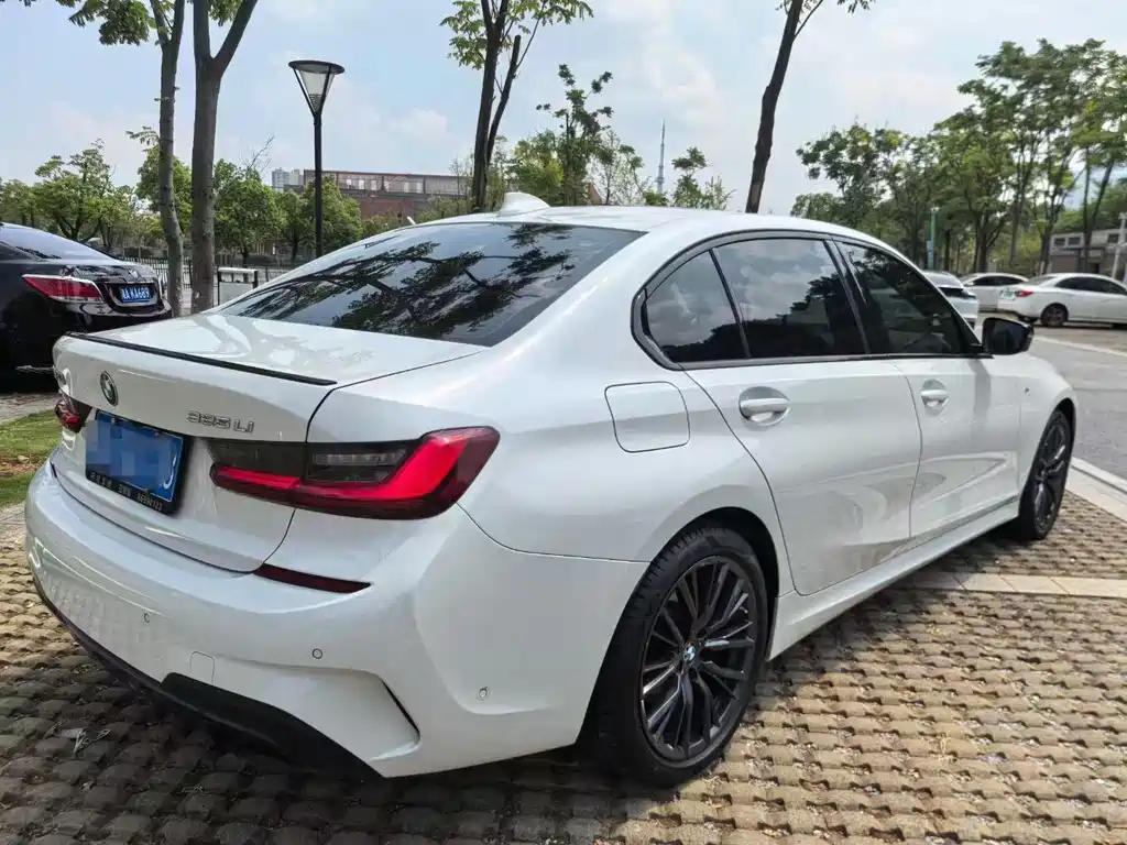 BMW 3 SERIES
