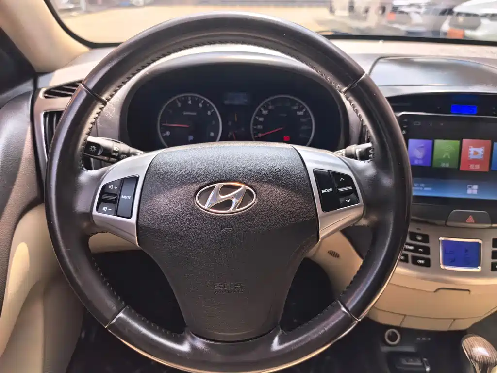 Hyundai Elantra — миниатюра 8