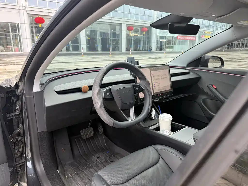 Tesla Model 3 — миниатюра 8